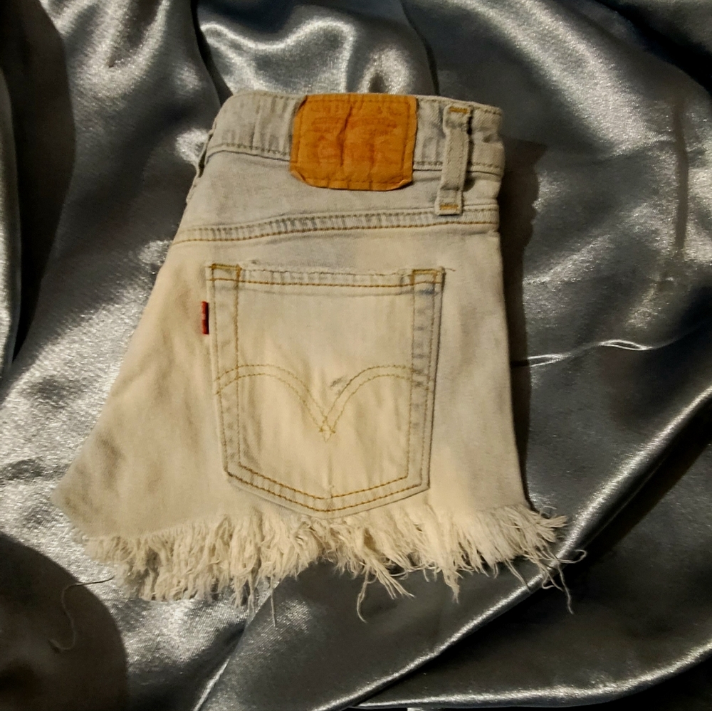 Levis cut offs